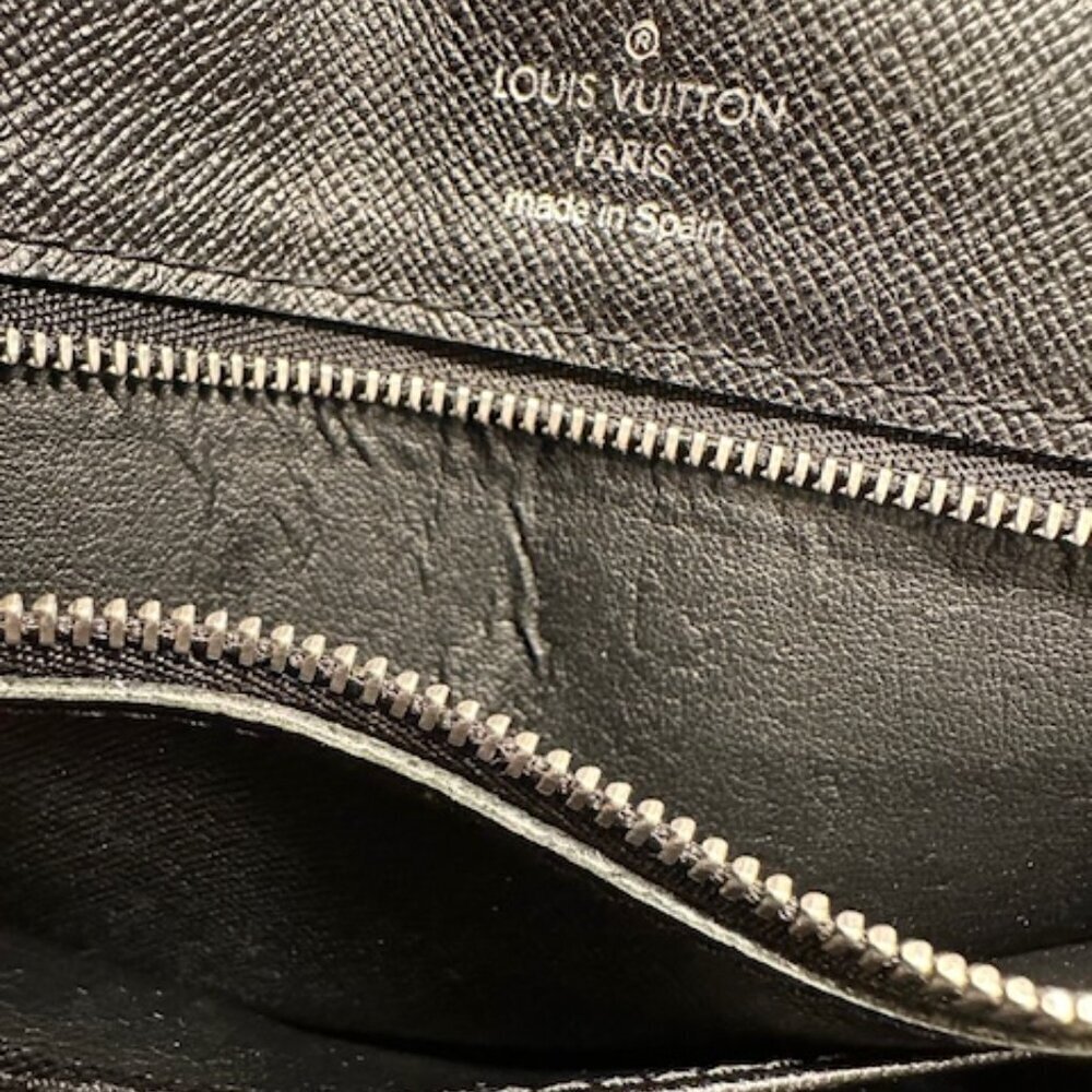 Louis Vuitton  LV Black Taiga Leather Selenga Clutch Wristlet + COA - Picture 10 of 13